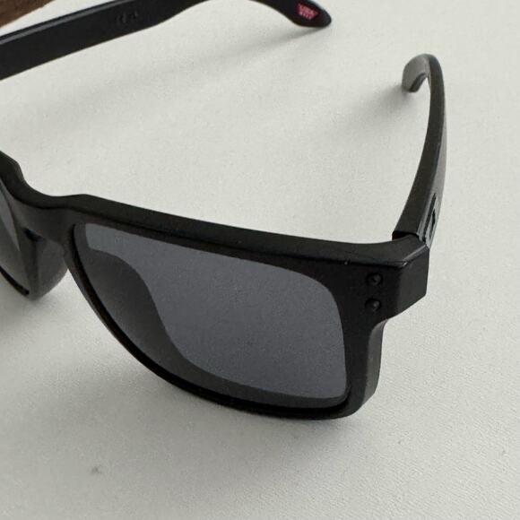 OAKLEY SI Holbrook Matte Black Tonal Icon/Gray Sunglasses (OO9102-E555) - Picture 3 of 8